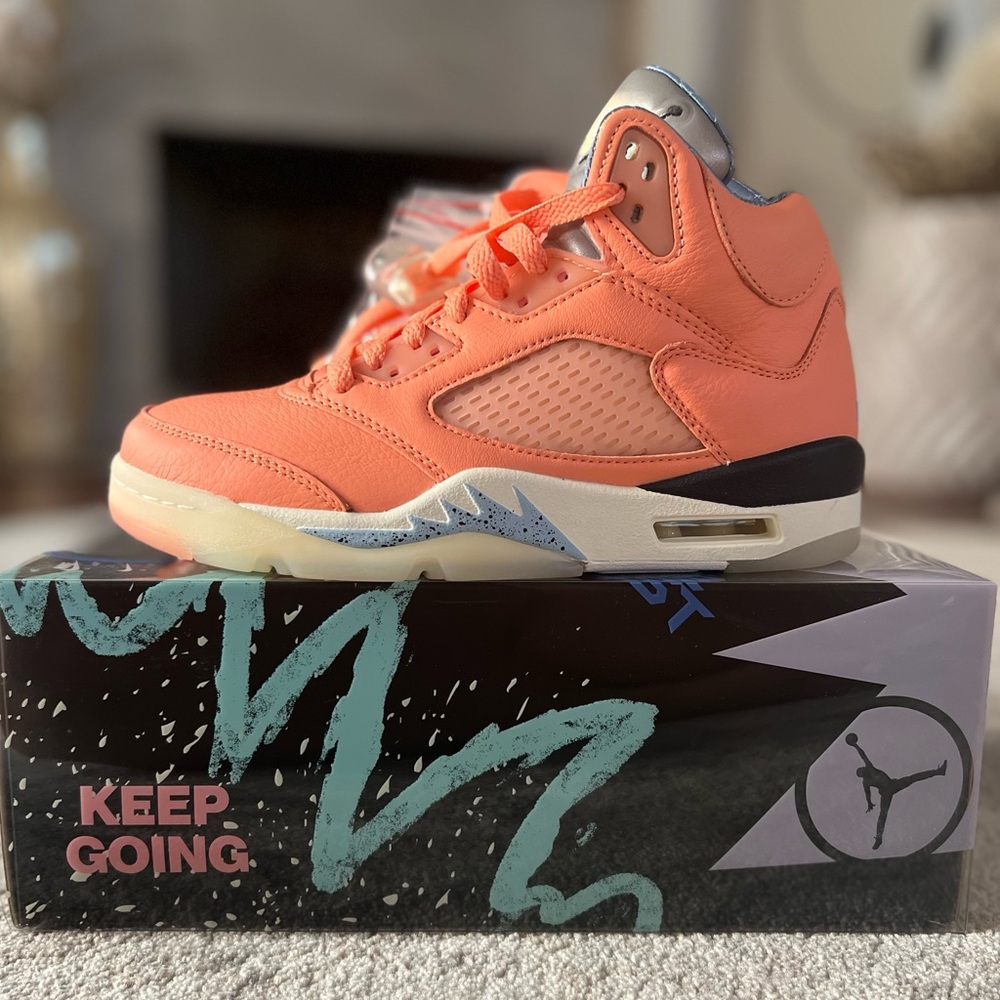 Air Jordan 5 x DJ Khaled
Crimson Bliss
Size 7.5 women US kid size 6